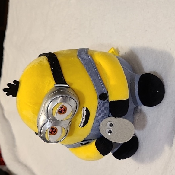 Minions: The Rise of Gru Otto Smitten stuffed toy. - Picture 2 of 5